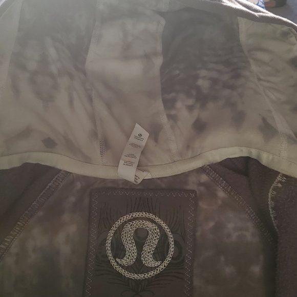 Lulu lemon 🍋 amazing jacket... - Picture 5 of 5